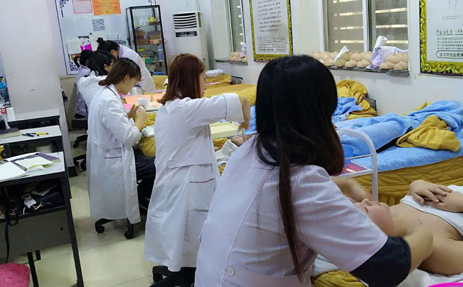 沈阳美容师工资一般多少？就业前景怎么样？