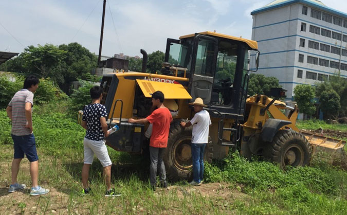 武汉有学铲车的学校吗_学费多少_学校地址