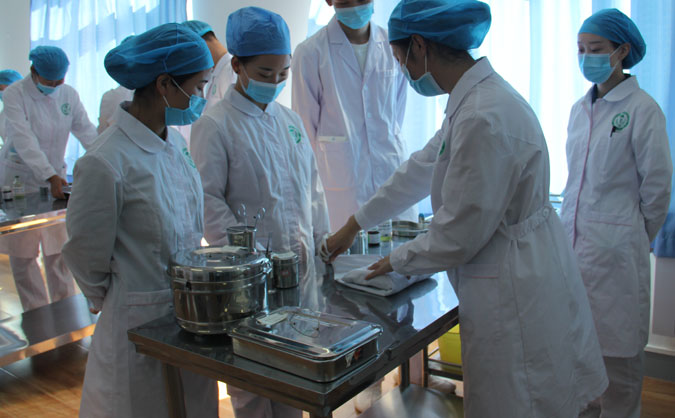 北京护理专业学校_招生计划_招生分数线