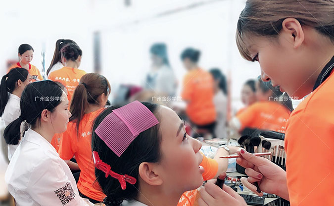 广州学化妆去哪比较好-学费多少