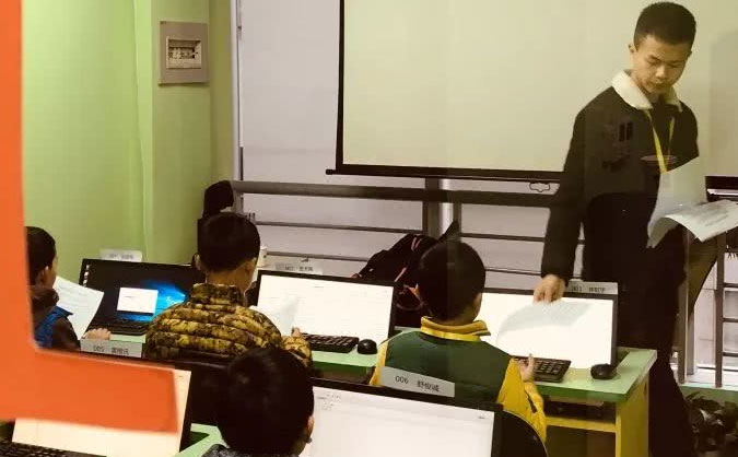 青岛李沧区少儿学编程哪家好_费用多少钱